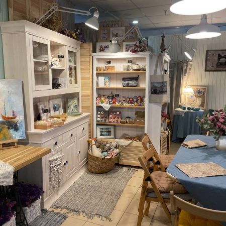 Сборка и навеска предметов интерьера